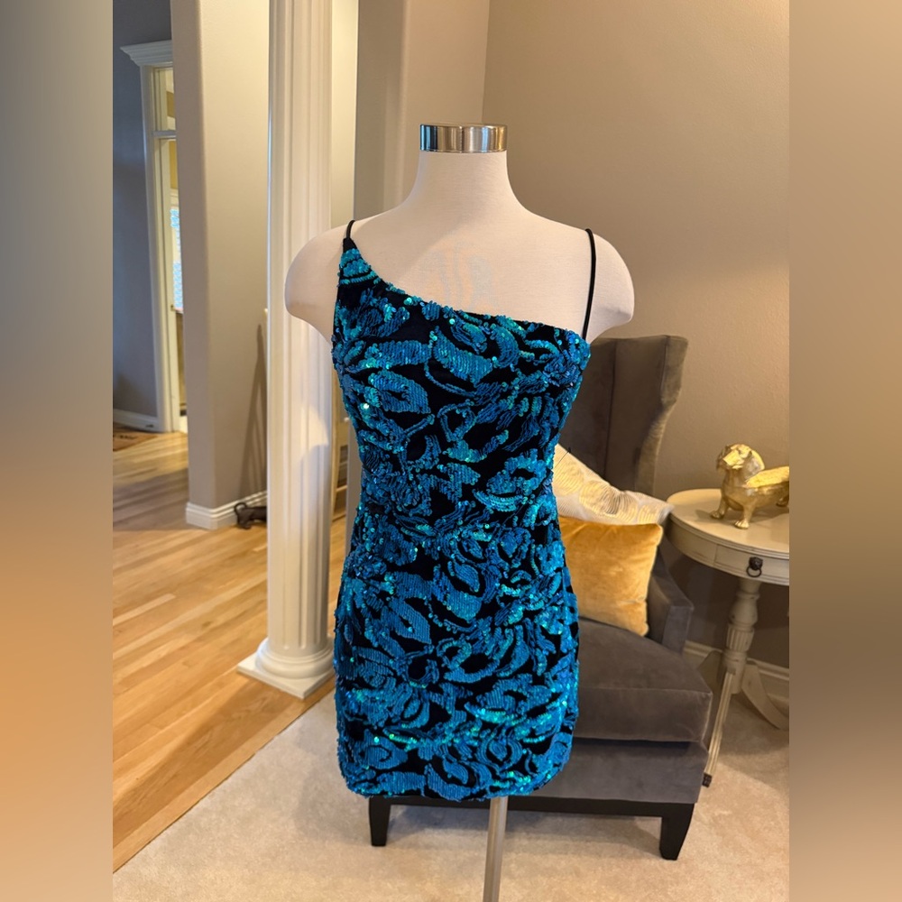 Blonde Nites Sequin Dress (NWT) Size 5